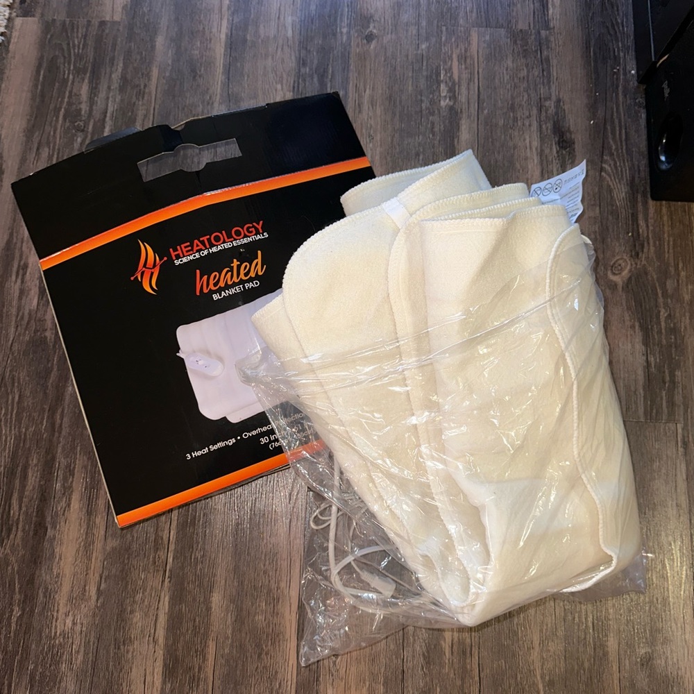 Heatology Heated Electric Blanket Pad Fast Heating (30” x 61”, White) - Picture 3 of 7